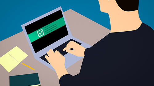 man viewing a browsewrap banner on a computer
